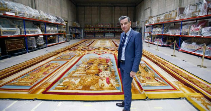 საფრანგეთი, საავადმყოფოების დასახმარებლად, ანტიკვარულ ავეჯს გაყიდის