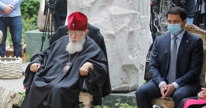 თალაკვაძე ილია II-ს: თქვენ შეგვახსენებთ კაცთმოყვარეობის და თავმდაბლობის მნიშვნელობას. 