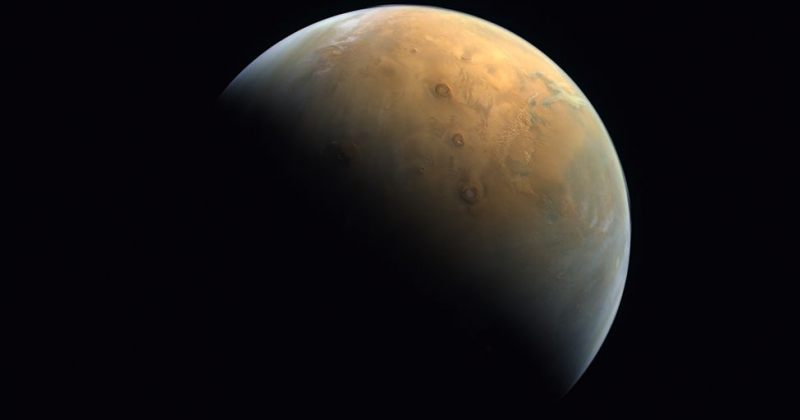 არაბთა გაერთიანებული საამიროების კოსმოსურმა მისიამ მარსის პირველი ფოტო გამოგზავნა