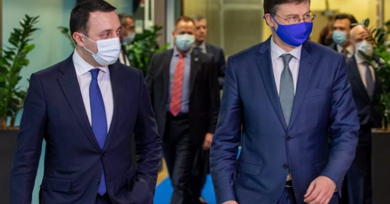 დომბროვსკისი: დახმარების გასაცემად სტაბილური პოლიტიკური კლიმატი გადამწყვეტი იქნება