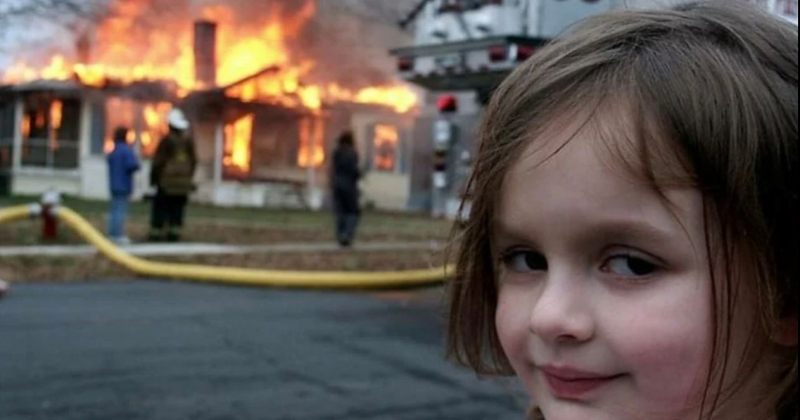 ცეცხლმოკიდებული სახლისა და გოგონას სურათი (NFT) აუქციონზე 430 000 დოლარად გაიყიდა