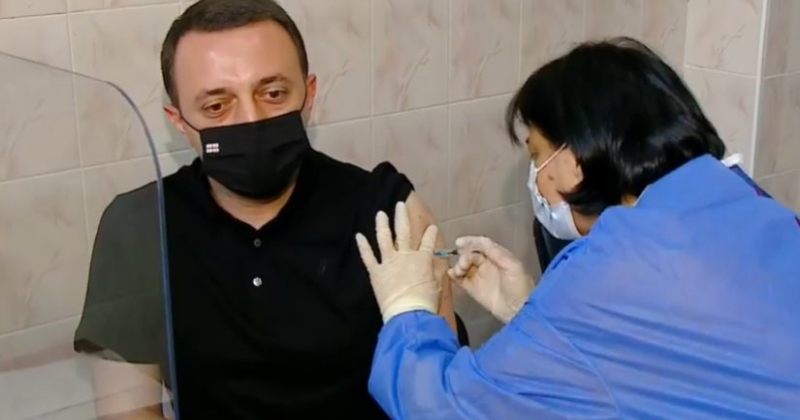 კრიტიკის შემდეგ პრემიერმინისტრი ირაკლი ღარიბაშვილი აიცრა