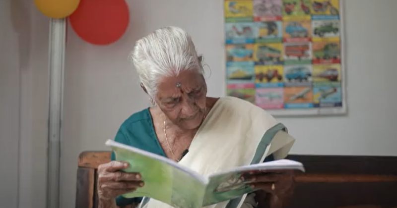 104 წლის ინდოელმა ქალმა ოცნება აიხდინა და წერა-კითხვა ისწავლა 