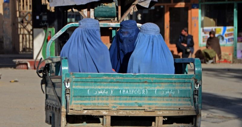 თალიბანი ავღანეთში ქალებს კაცი ნათესავის გარეშე შორ მანძილზე მოგზაურობას უკრძალავს