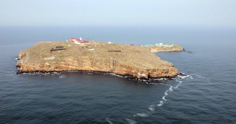 რუსეთი აცხადებს, რომ "კეთილი ნების გამოხატვის სახით" კუნძული ზმეინი დატოვეს
