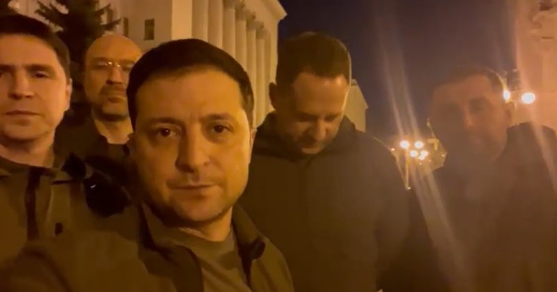 ზელენსკი: პრემიერი აქაა, პრეზიდენტი აქაა, ყველა აქ ვართ – ჩვენ დავიცავთ დამოუკიდებლობას