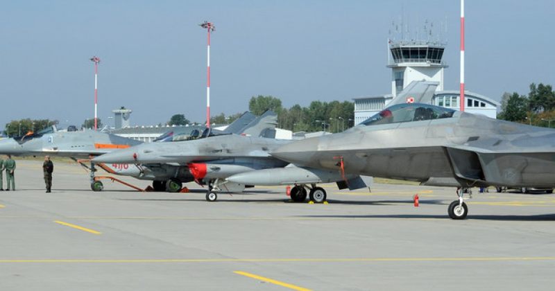 WSJ: აშშ-სგან F-16-ების სანაცვლოდ პოლონეთმა, შესაძლოა, უკრაინას გამანადგურებლები გადასცეს