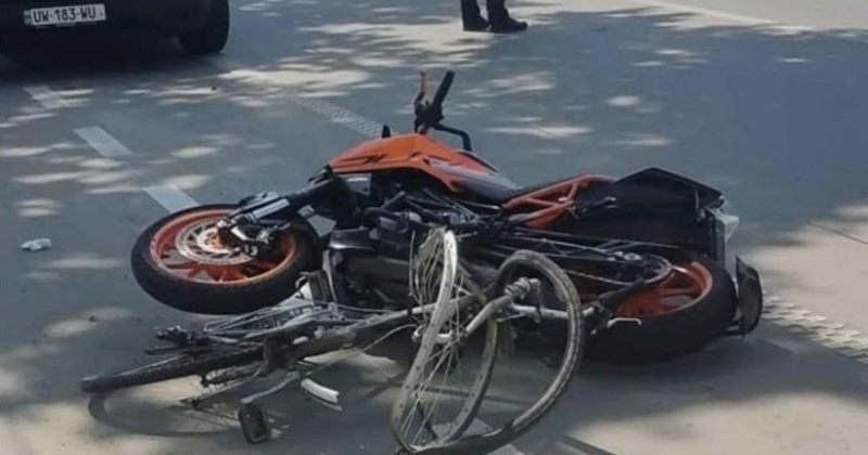 თბილისში ერთმანეთს მოტოციკლი და ველოსიპედი შეეჯახა – 1 ადამიანი დაიღუპა