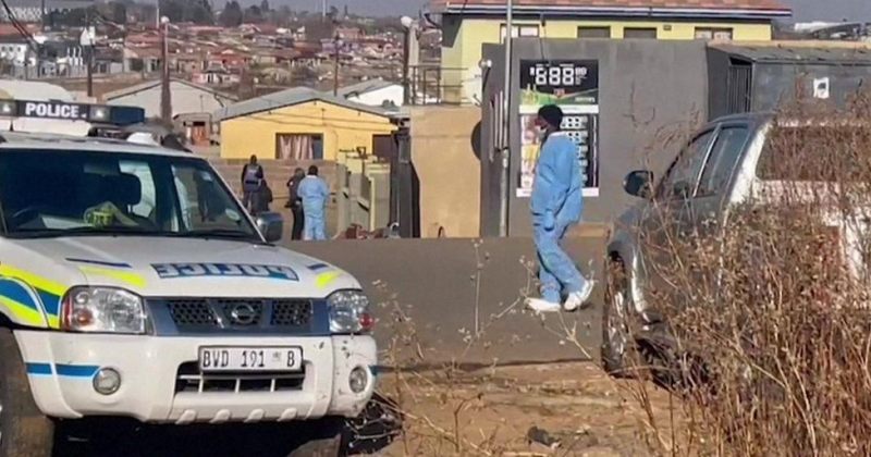 სამხრეთ აფრიკის ბარში შეიარაღებულმა პირებმა 15 ადამიანი მოკლეს