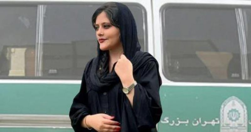 ირანში 22 წლის ქალი გარდაიცვალა მას შემდეგ, რაც დაკავებისას ირანის მორალის პოლიციამ სცემა