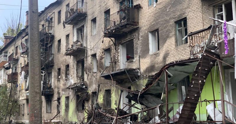 ოკუპანტებმა სლავიანსკში ღამით სახლები დაბომბეს – დაიღუპა 4 ადამიანი 