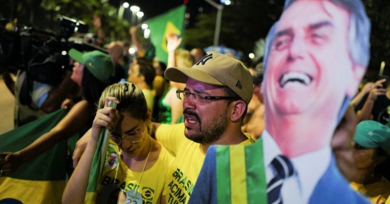 ბრაზილიაში არჩევნების მარცხის შემდეგ ბოლსონაროს მხარდამჭერებმა ქუჩები გადაკეტეს