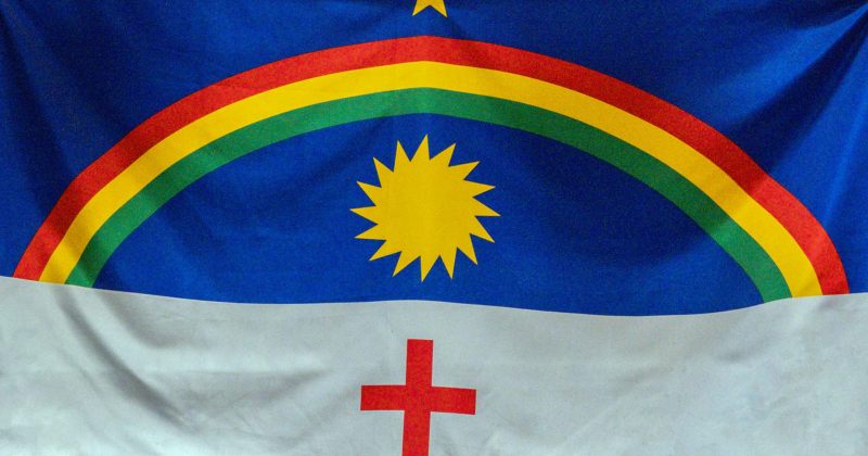 LGBT დროშა ეგონათ – კატარში ჟურნალისტს ბრაზილიის შტატის დროშა წაართვეს