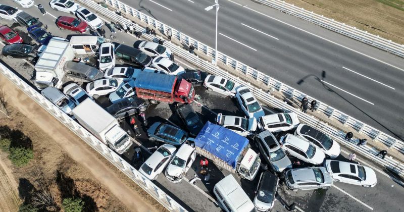 ჩინეთში ავტოსაგზაო შემთხვევაში 200-ზე მეტი მანქანა მოხვდა - დაიღუპა ერთი ადამიანი