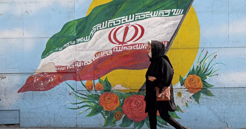 ორთვენახევრიანი პროტესტის შემდეგ, ირანი ჰიჯაბის სავალდებულო ტარების კანონს განიხილავს