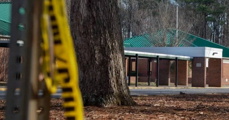 აშშ-ში სკოლის დირექტორი მას შემდეგ გაათავისუფლეს, რაც 6 წლის ბავშვმა მასწავლებელს ესროლა