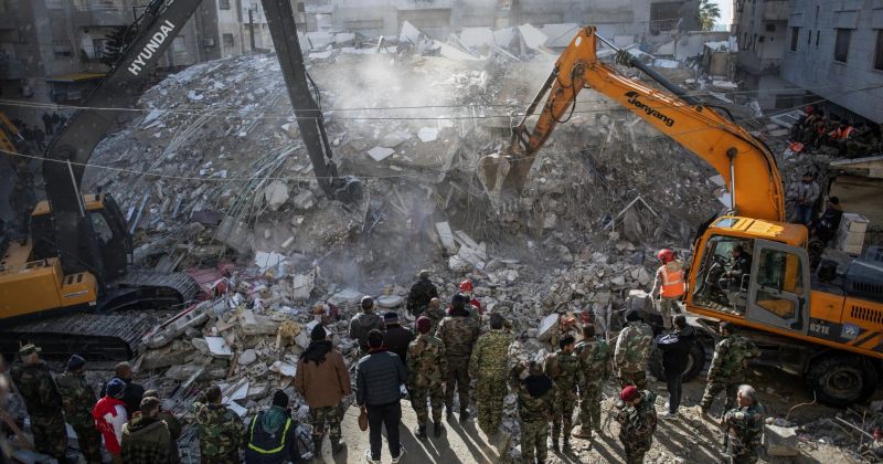 თურქეთში მშენებლობის უსაფრთხოების სტანდარტების დარღვევის ბრალდებით 12 ადამიანი დააკავეს