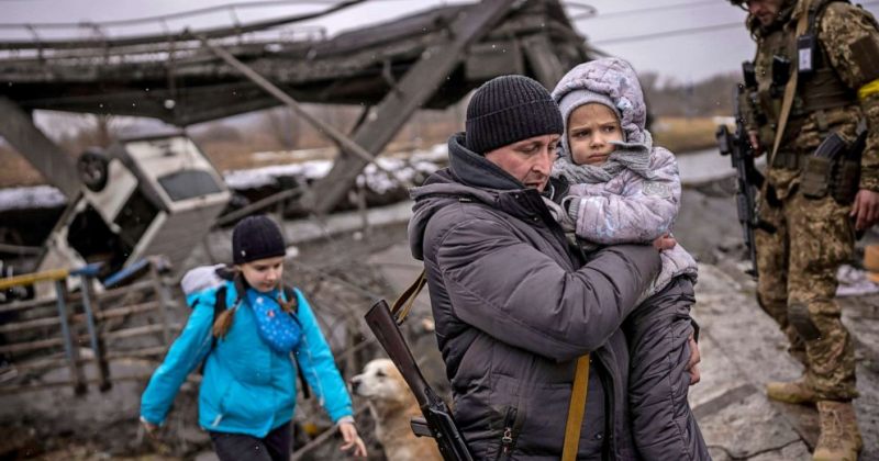 რუსულმა სამხედრო ძალებმა ქალაქ ხერსონში ჰუმანიტარული დახმარების პუნქტი დაბომბეს