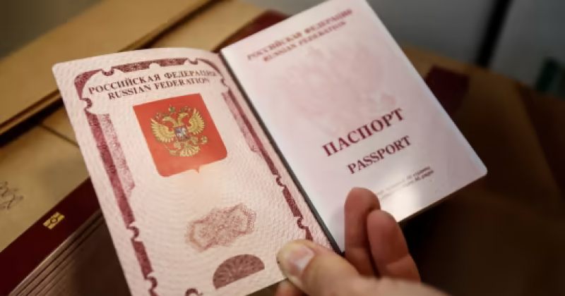 FT: რუსეთი მაღალჩინოსნებს პასპორტებს ართმევს, რათა ქვეყნის დატოვება ვერ შეძლონ