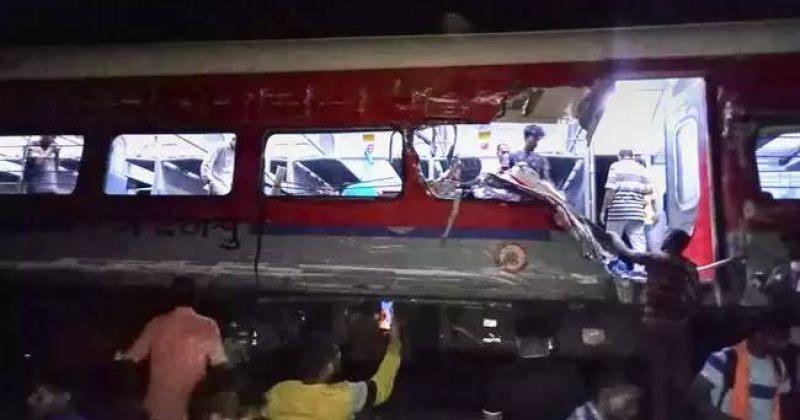 ინდოეთში სარკინიგზო ავარიას, სულ მცირე, 50 ადამიანი ემსხვერპლა