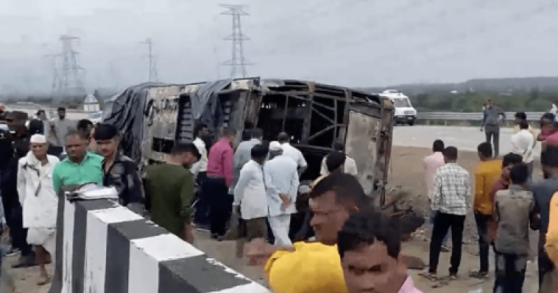 ინდოეთში ავტობუსის აფეთქების შედეგად 25 ადამიანი დაიღუპა, 8 დაშავდა