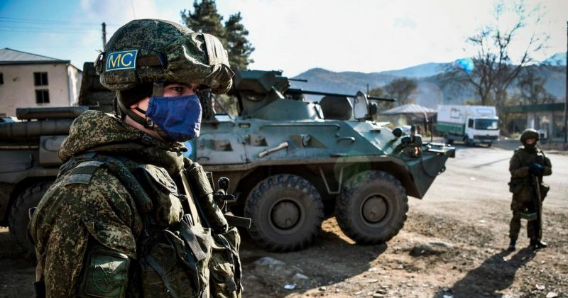 რუსეთის თავდაცვა: რუსი მშვიდობისმყოფელები ყარაბაღის მოსახლეობას ევაკუაციაში ეხმარებიან