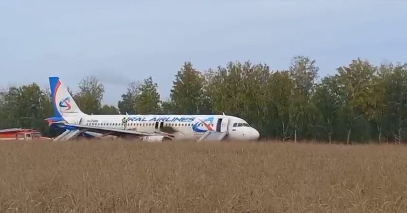 რუსული სამგზავრო თვითმფრინავი მინდორში ავარიულად დაეშვა