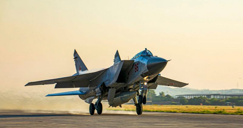 რუსულმა MiG-31-ის ტიპის საჰაერო ხომალდმა ამერიკულ საპატრულო თვითმფრინავს გზა გადაუჭრა 