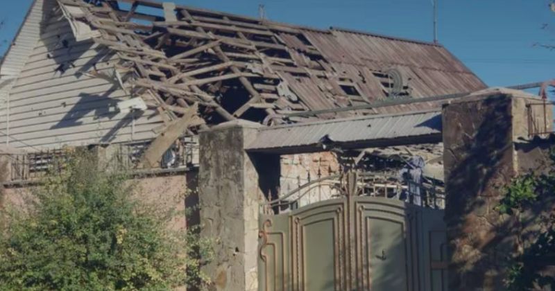 რუსებმა ხერსონი დაბომბეს - განადგურებულია სახლები და ელექტროგადამცემი ხაზები