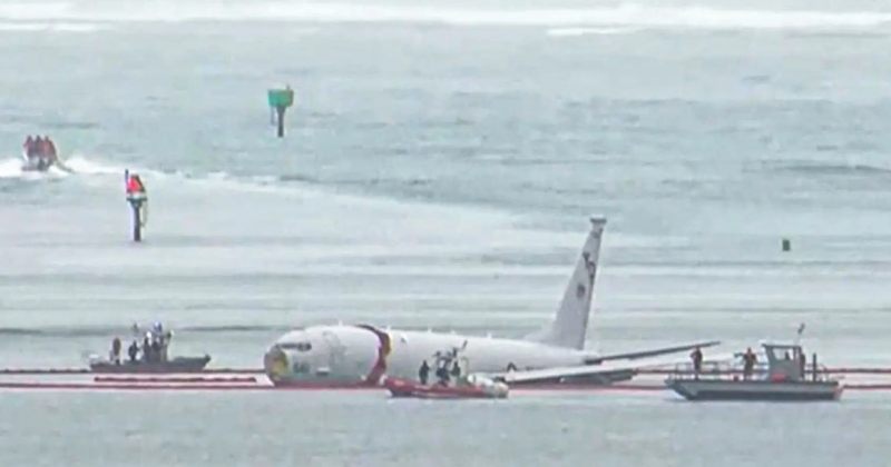 ჰავაიში ამერიკული სამხედრო თვითმფრინავი ასაფრენ ბილიკს გასცდა და წყალში ჩავარდა