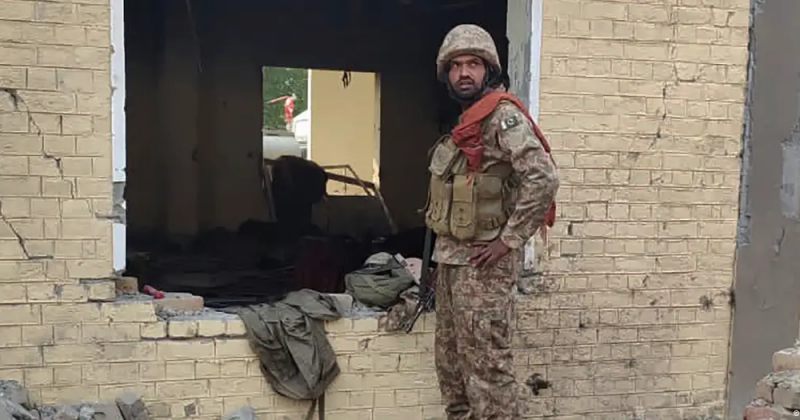 პაკისტანში თვითმკვლელი ტერორისტის პოლიციის შენობაზე თავდასხმას 23 პოლიციელი ემსხვერპლა
