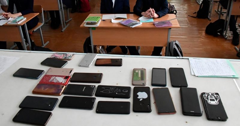 რუსეთში ახალი კანონით მოსწავლეებს სკოლაში მობილური ტელეფონების გამოყენება აეკრძალებათ