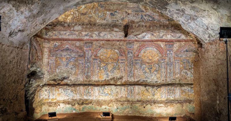 რომის ქვეშ 2 300 წლის წინ ნიჟარებითა და მარჯნებით შექმნილი მოზაიკა აღმოაჩინეს