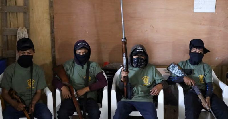 მექსიკის სოფელში გატაცებების ფონზე, მოხალისეთა პოლიციას სკოლის მოსწავლეებიც შეუერთდნენ