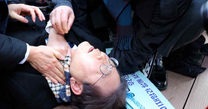 სამხრეთ კორეაში ოპოზიციის ლიდერი საჯარო შეკრების დროს ყელის არეში დაჭრეს