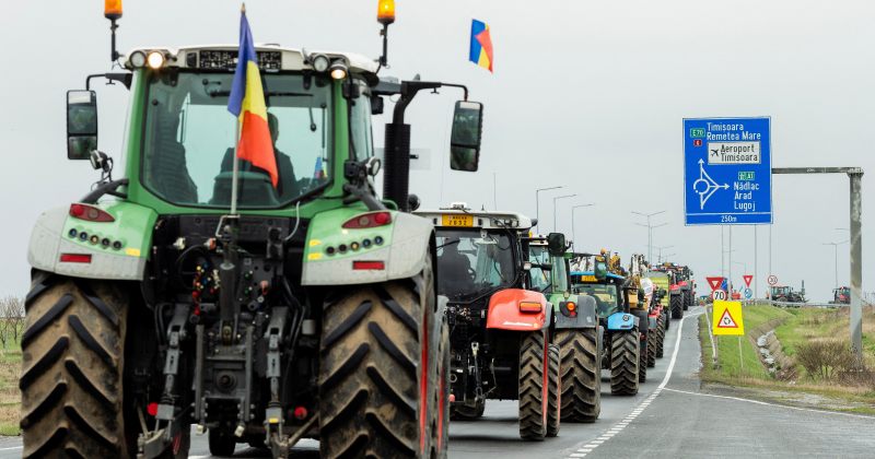 რუმინელმა ფერმერებმა უკრაინის საზღვართან სატვირთო ავტომობილებისთვის გზა გადაკეტეს