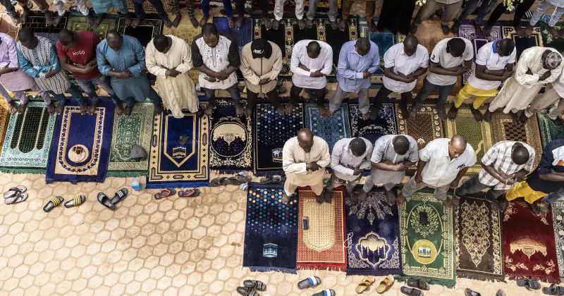 ბურკინა ფასოში ისლამისტმა მებრძოლებმა მეჩეთში მლოცველებს ცეცხლი გაუხსნეს 