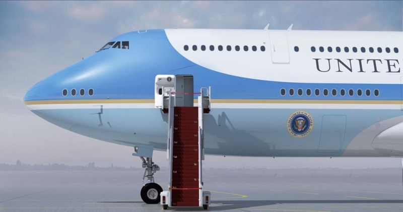 თეთრი სახლი ჟურნალისტებს მოუწოდებს, პრეზიდენტის თვითმფრინავიდან ნივთები აღარ მოიპარონ