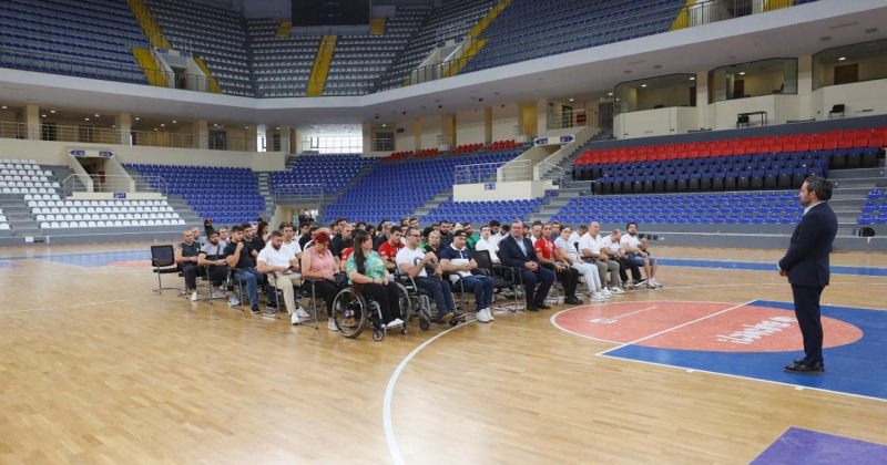 მთავრობა პრიზიორ მკლავჭიდელებსა და პარამკლავჭიდელებს პრემიებს გადასცემს
