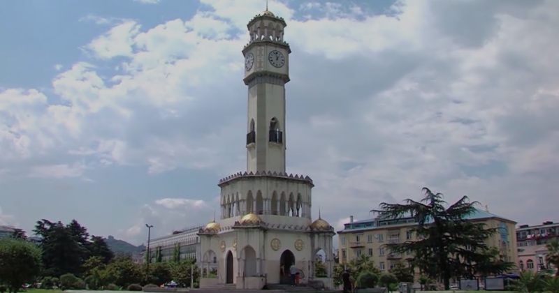 ბათუმში "ჭაჭის კოშკს" ანგრევენ