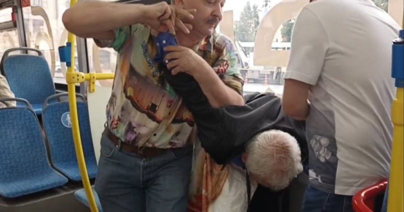 მოსკოვში, ვაგნერელების შეურაცხყოფის გამო, ავტობუსის მგზავრებმა 87 წლის პენსიონერს სცემეს 