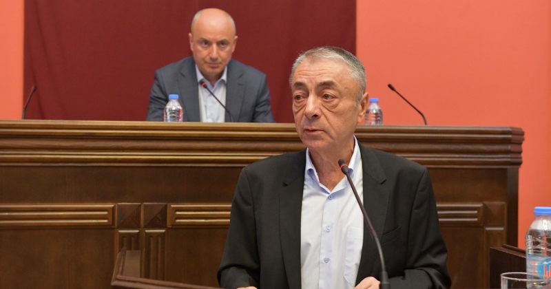 კინოთეატრში არ შეუშვებენ არასრულწლოვანს, თუ ფილმში ლგბტ სცენებია