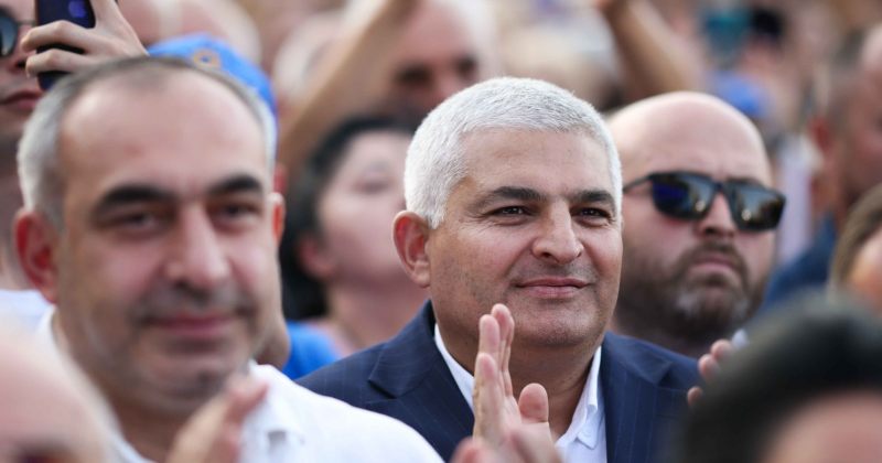 მე-12 კლასის ისტორიის მასალის ერთ-ერთი რედაქტორი, რუსული კანონის ხელმომწერი დეპუტატი იქნება 