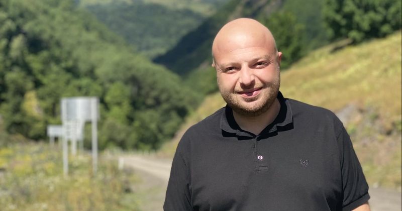 აქციების დარბევაზე აზრის გამოთქმისთვის გაგვათავისუფლეს – შშს-ს ყოფილი თანამშრომელი