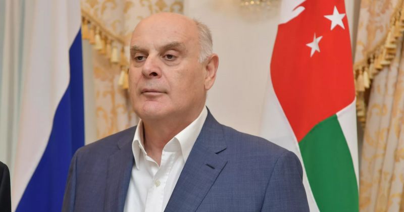  ასლან ბჟანიას თქმით, ის დე ფაქტო საპრეზიდენტო არჩევნებში მონაწილეობას ისევ მიიღებს