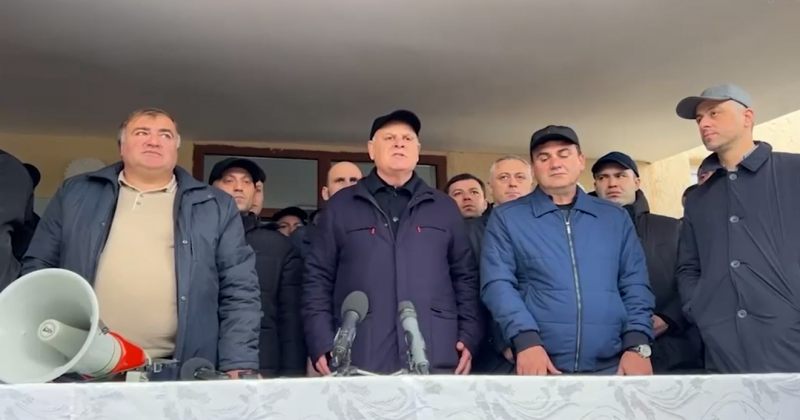 ბჟანიას თქმით, ე.წ. არჩევნებს დანიშნავს, თუ ე.წ. ოპოზიცია შენობებს დატოვებს