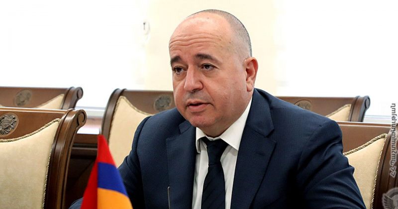 მოსკოვში სომხეთის ყოფილი თავდაცვის მინისტრი დააკავეს
