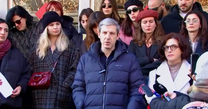 საზმაუს თანამშრომლების ნაწილი დისკუსიებისთვის დღის ეთერის გახსნას ითხოვს 