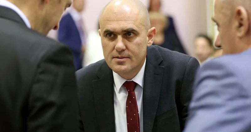 ხორვატიის ვიცეპრემიერი მანქანიდან ცეცხლსასროლი იარაღის სროლის ვიდეოს გამო გადადგა