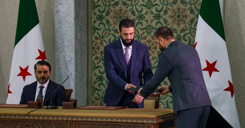 სირიის ახალი რეჟიმის პრეზიდენტმა გარდამავალი პერიოდის კონსტიტუციას მოაწერა ხელი